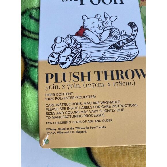 Disney Winnie The Pooh St Patrick’s Day Green Clovers Bees Throw Blanket 50 X 70 - Picture 6 of 14